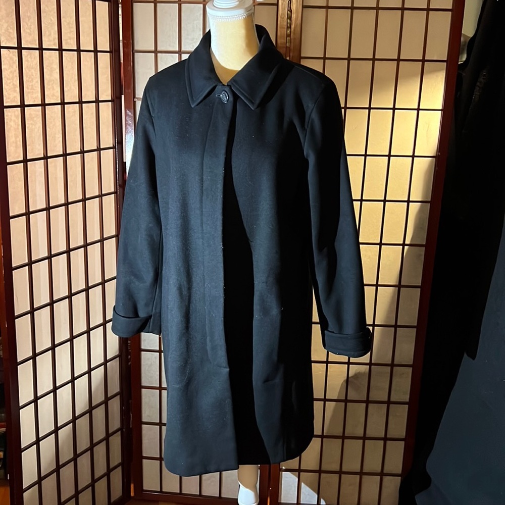 J Crew black wool coat L quilted lining, 2 pockets in good condition